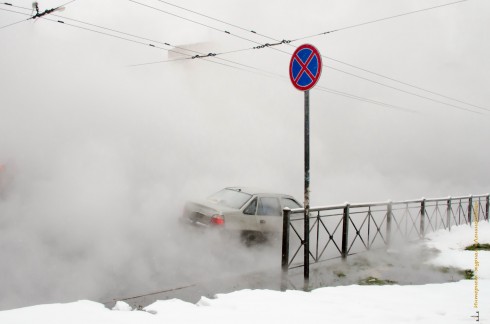Прорыв теплосетей на ул. Зины Портновой